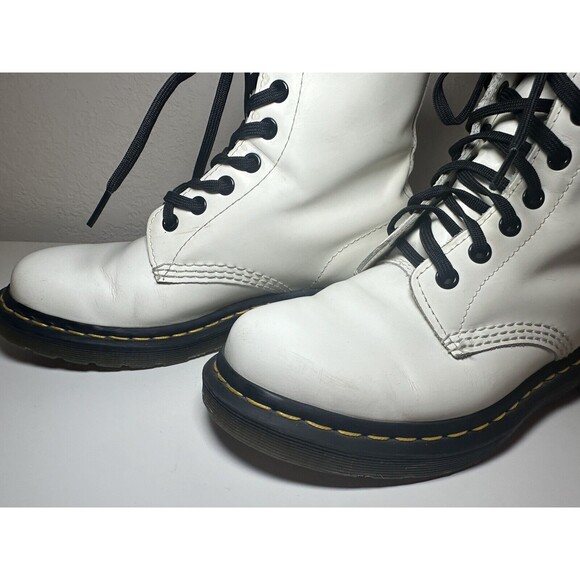 Doc Dr‎ Martens Air Wair 11821 White Combat Boots Women’s Size 7 US 38 EU - Picture 8 of 10